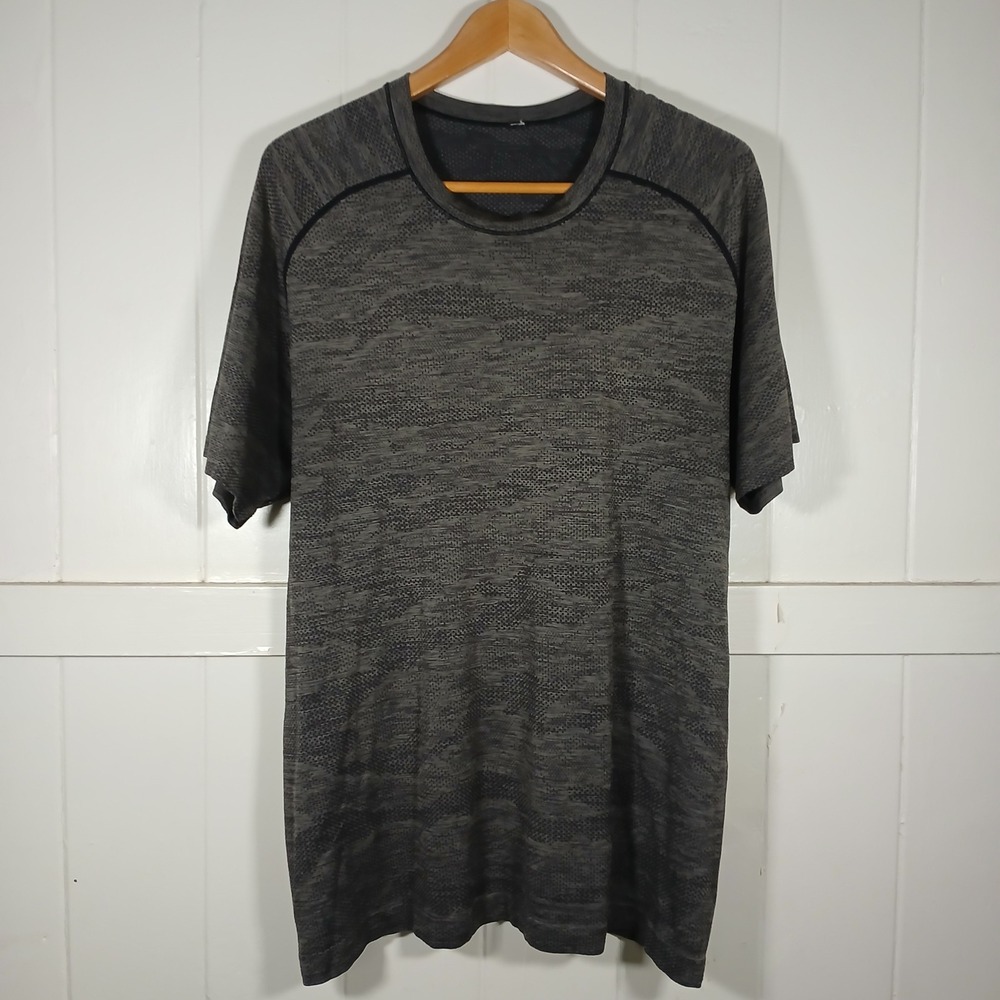 Lululemon Metal Vent Tech Shirt Mens XL Gray Camo Short Sleeve Athletic Tee